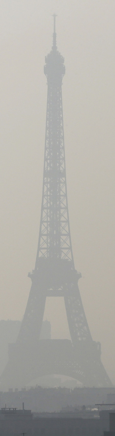 episode de pollution air Paris Tour Eiffel